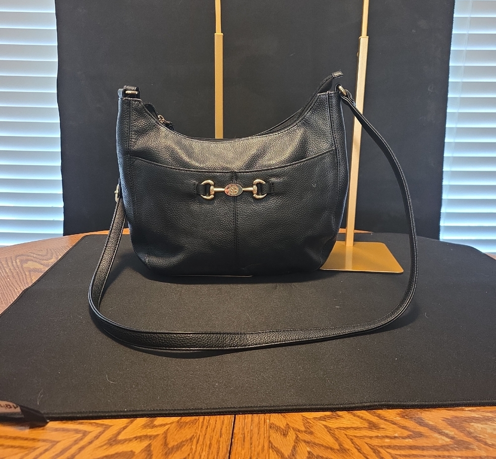 Giani Bernini Black Leather Shoulder Bag with Gold Hardware